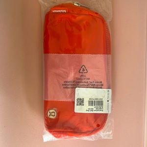 NWT everywhere Belt Bag 1L